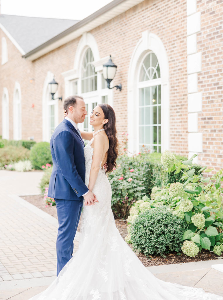 Happy First look couple thanks to their wedding timeline tips. 